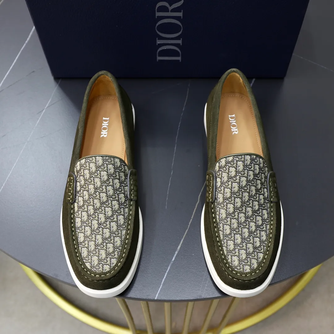 Ex-factory price: 540🙅‍♂️🙅‍♂️🙅‍♂️ Brand: Dior DIOR Standard code: Men's code 38/44 (45 can be customized) Grade: Same as the official website Material: Original cowhide stitching, cowhide lining, original TPU wear-resistant soft outsole Style categories: Leisure and sports version, footwear for driving, young fashion, European and American trends, British style Color: actual picture color